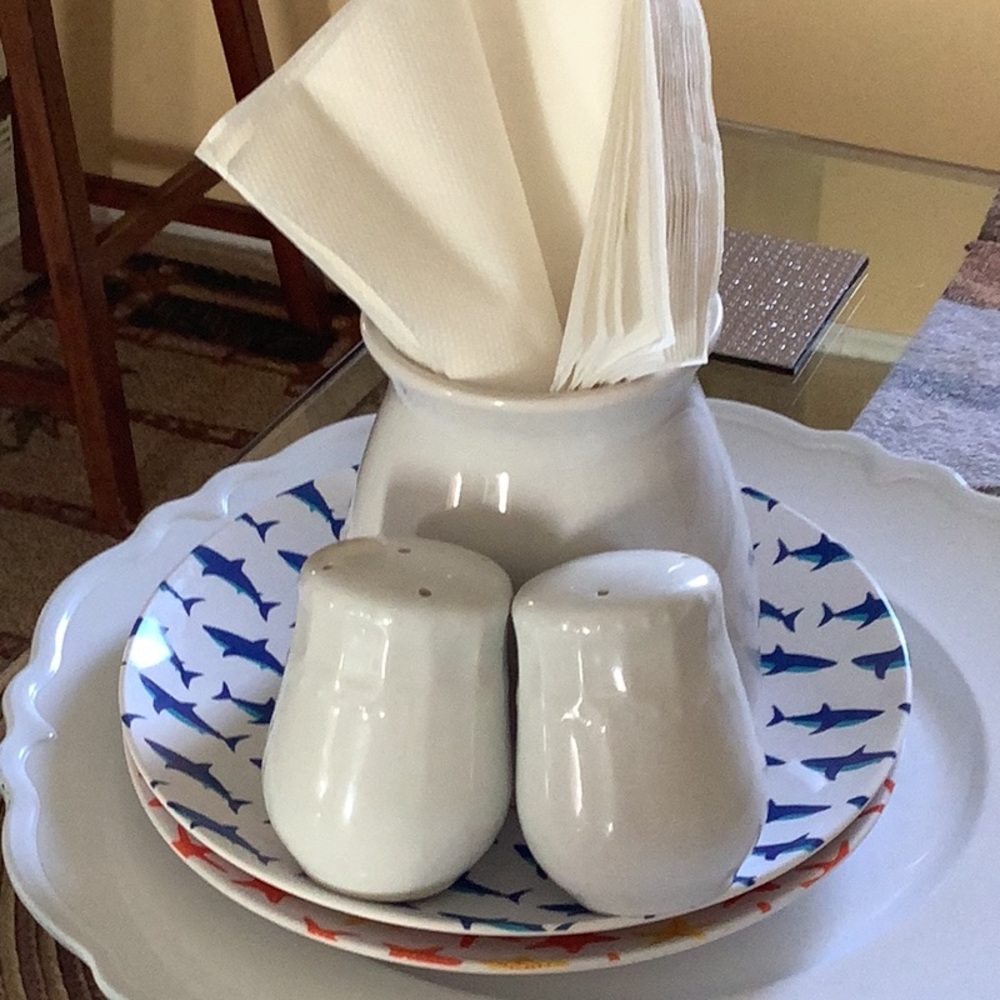 Napkin holder salt & pepper shaker bundle or use it as kitchen utensils …